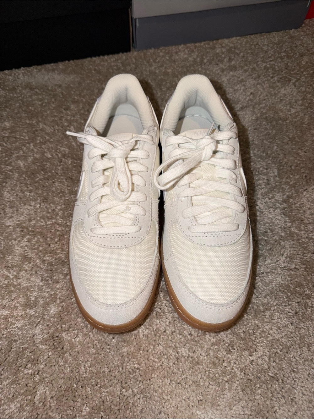Nike 6.5 Youth Cream Low-Top Sneakers with Gum Sole